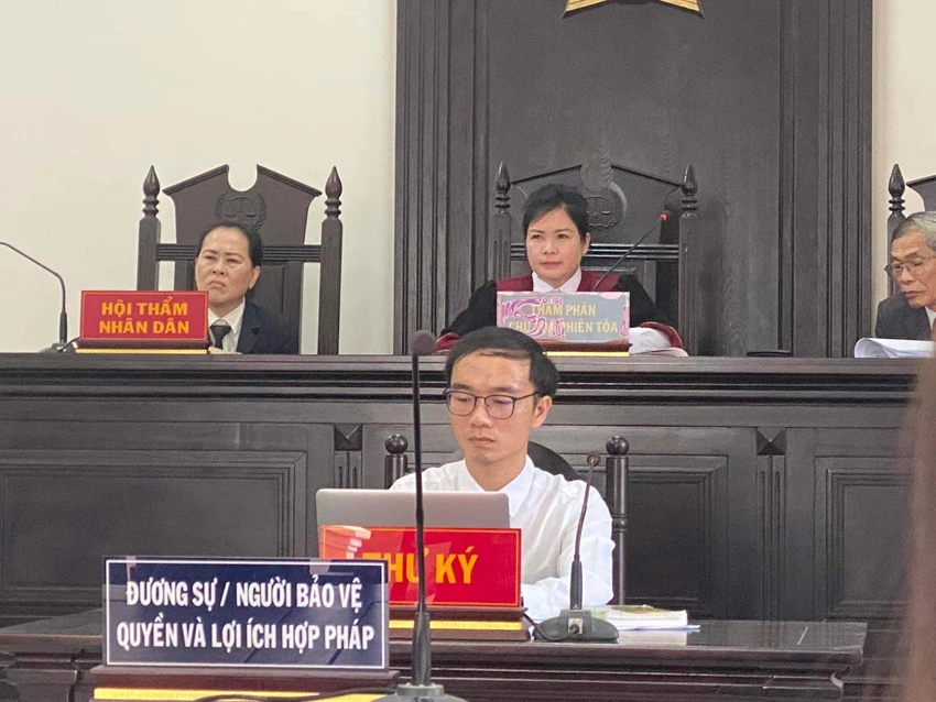 HĐXX sơ thẩm vụ kiện mà hoa hậu Nguyễn Thúc Thùy Tiên là bị đơn. ẢNH: MINH CHUNG HĐXX sơ thẩm vụ kiện mà hoa hậu Nguyễn Thúc Thùy Tiên là bị đơn. ẢNH: MINH CHUNG