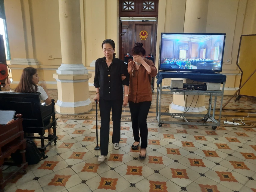 Bị cáo Nguyễn Thị Bích Hạnh tại phiên tòa chiều nay (9-6). Ảnh: MINH CHUNG Bị cáo Nguyễn Thị Bích Hạnh tại phiên tòa chiều nay (9-6). Ảnh: MINH CHUNG