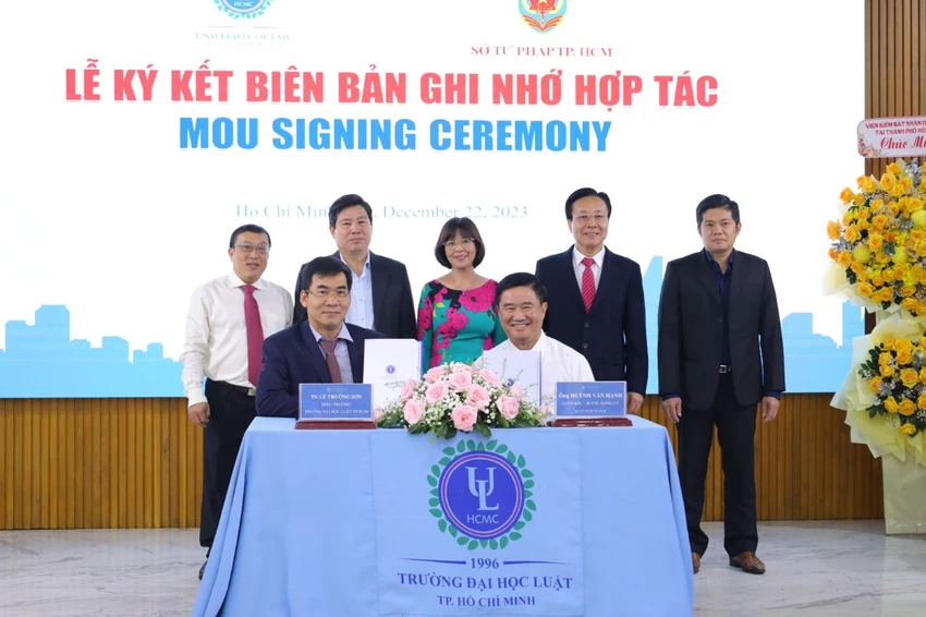 giam-doc-huynh-van-hanh-ke-ket-voi-ts-le-truong-son-1201.jpg