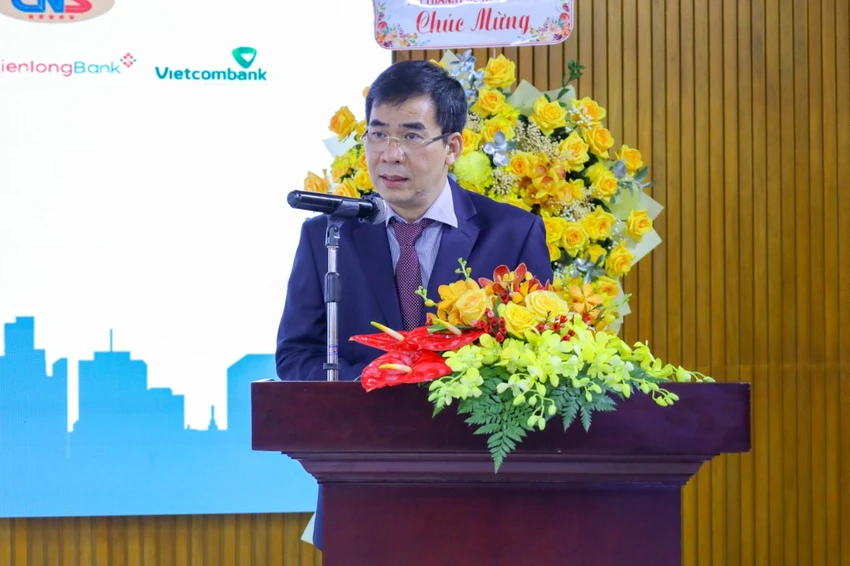 ts-le-truong-son-nang-tam-quan-he-voi-doi-tac-2580.jpg