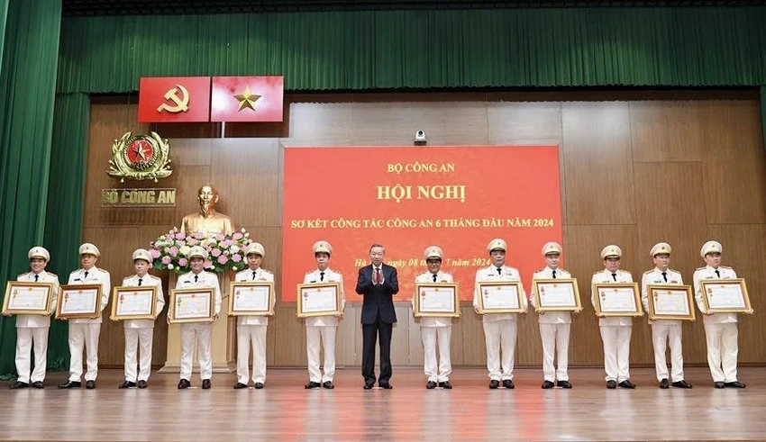 chu-tich-nuoc-to-lam.jpg