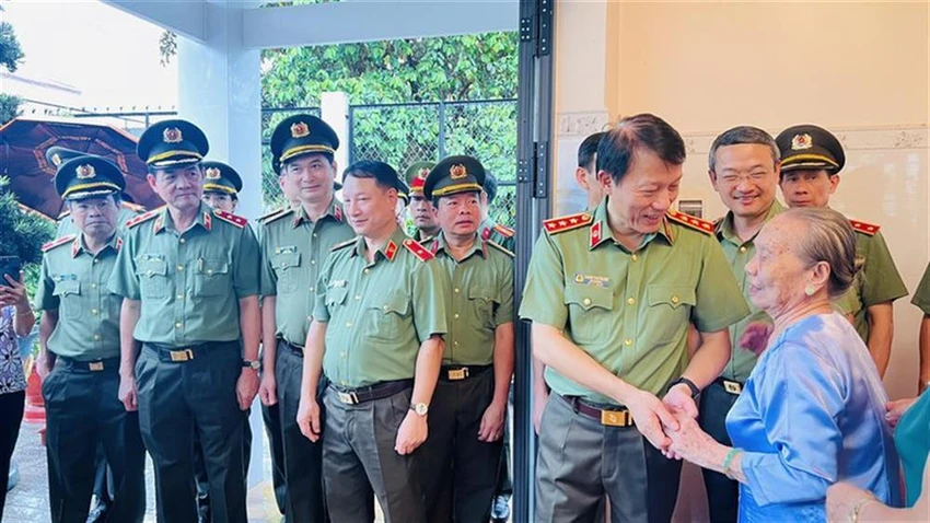 cong-an-nhan-dan-2.jpg