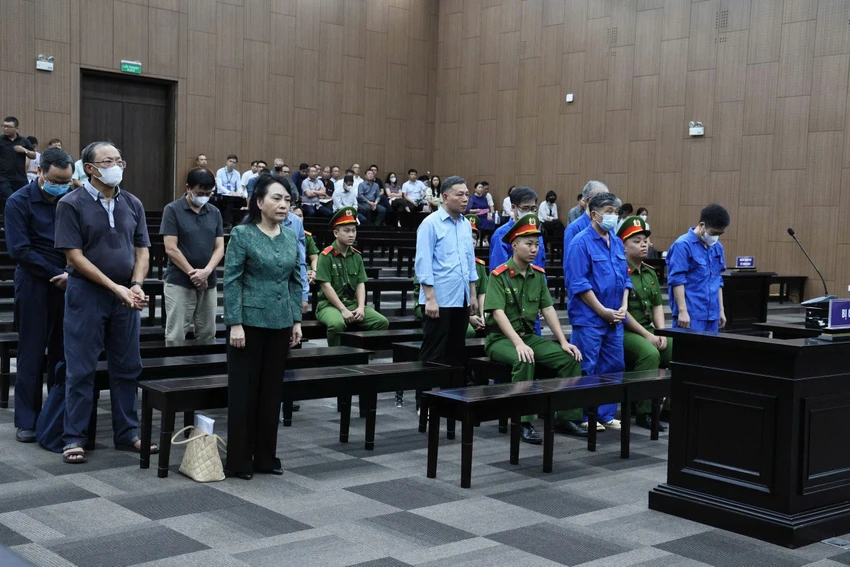 Các bị cáo nghe HĐXX tuyên án. Ảnh: Hoàng Huy cac-bi-cao.jpg
