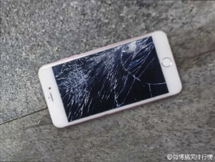 Giận bạn trai, thẳng tay đập bể iPhone 6S màu hồng ảnh 2 Giận bạn trai, thẳng tay đập bể iPhone 6S màu hồng ảnh 2