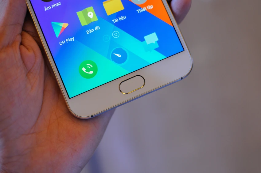 Trên tay chiếc smartphone giá siêu rẻ có hỗ trợ 4G ảnh 2