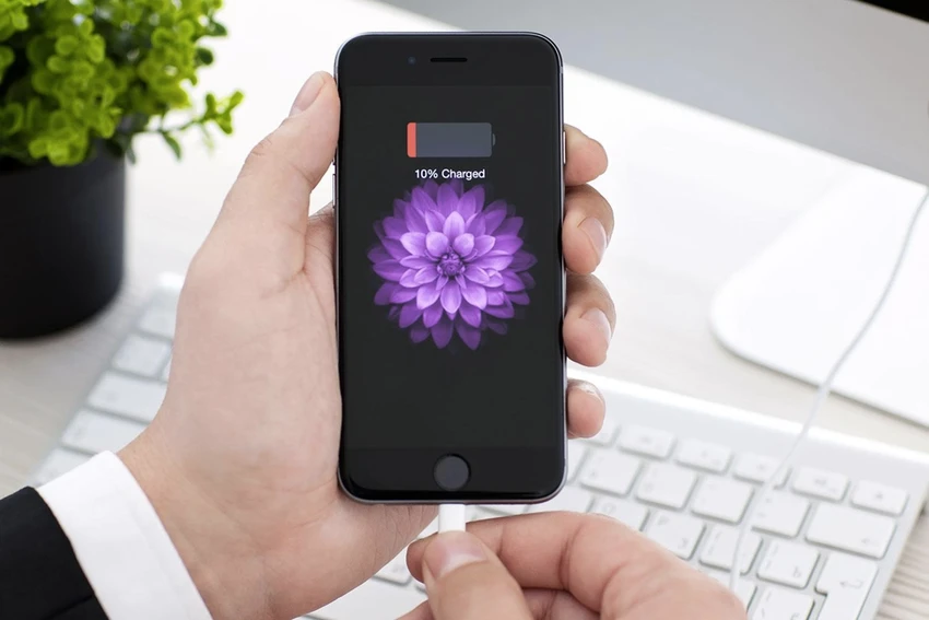 Có nên cắm sạc smartphone qua đêm? ảnh 1