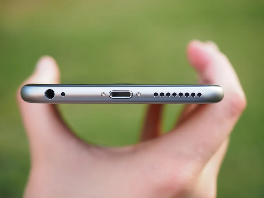 Apple sẽ bỏ cổng cắm tai nghe để giúp iPhone mỏng hơn ảnh 2
