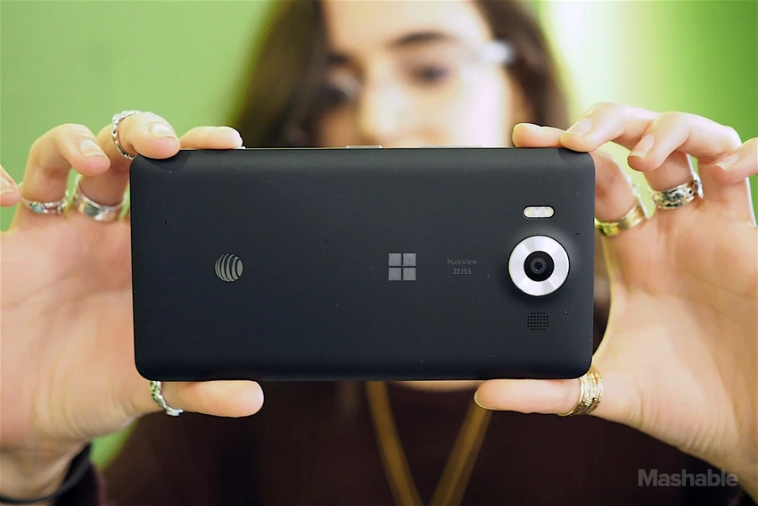 Microsoft ra mắt bộ đôi smartphone Lumia 950 & 950 XL ảnh 4 Microsoft ra mắt bộ đôi smartphone Lumia 950 & 950 XL ảnh 4