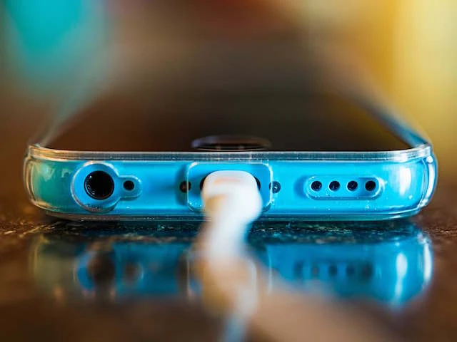 Đa số chúng ta đều sạc smartphone sai cách ảnh 1