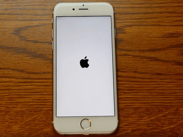 iPhone trở thành ‘cục gạch’ vì lỗi ngày tháng ngớ ngẩn ảnh 1