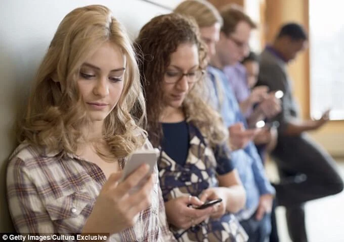 Suot-ngay-cam-dau-vao-smartphone