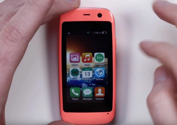 Lộ diện chiếc smartphone nhỏ nhất thế giới ảnh 1 Lộ diện chiếc smartphone nhỏ nhất thế giới ảnh 1
