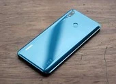 7 mẫu điện thoại bất ngờ giảm giá mạnh trong mùa tựu trường