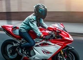 Đâu là tư thế ngồi giúp bạn lái xe an toàn và thoải mái?