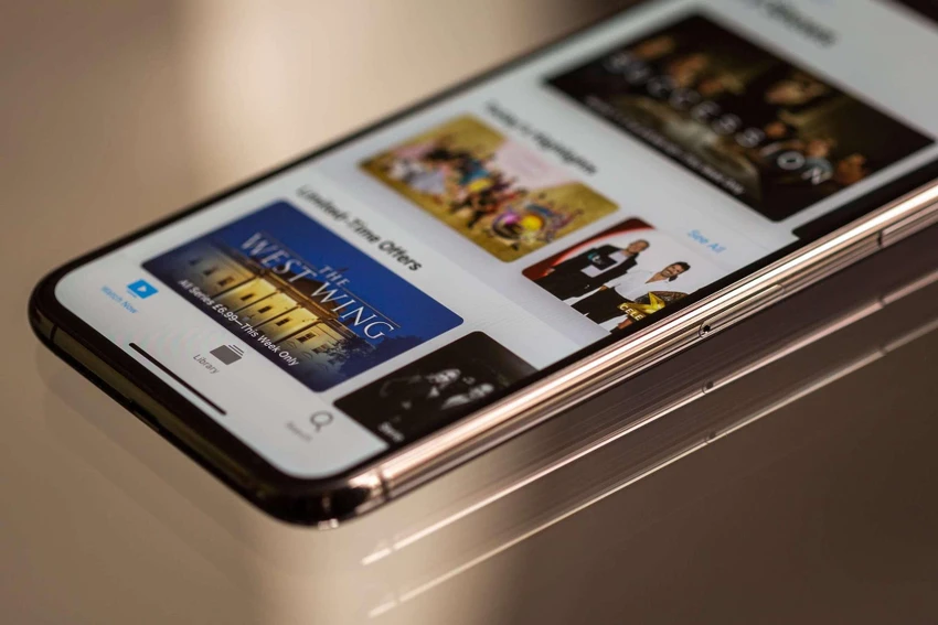 iPhone 11 vẫn là mẫu máy được nhiều người tìm mua. Ảnh: Pexels
