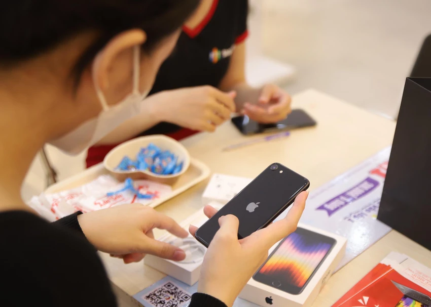 iphone-se-2022-len-ke-tai-viet-nam iphone-se-2022-len-ke-tai-viet-nam