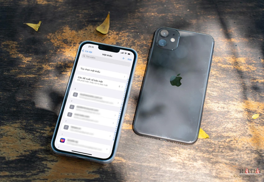 kiem-tra-mat-khau-bi-ro-ri-tren-iphone iPhone có tính năng kiểm tra mật khẩu bị rò rỉ khá hữu ích. Ảnh: MINH HOÀNG