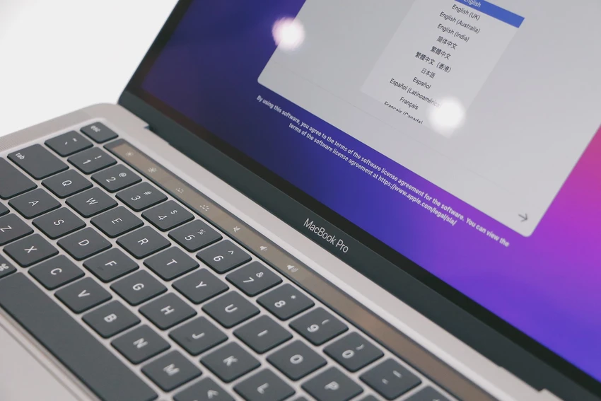 macbook-pro-2022-m2 macbook-pro-2022-m2
