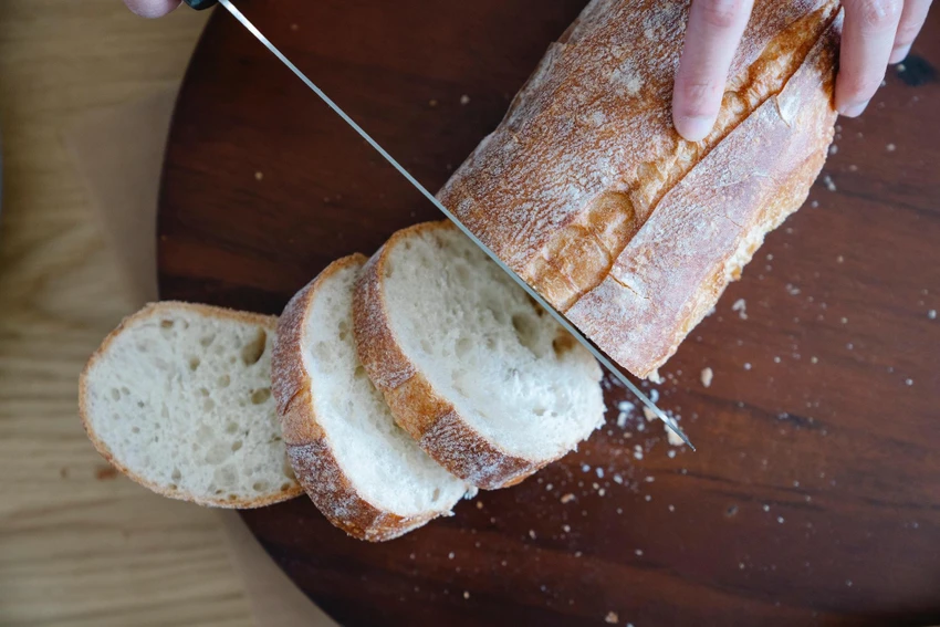 Bánh mì nguyên cám mang lại rất nhiều lợi ích cho người tiểu đường. Ảnh: Pexels