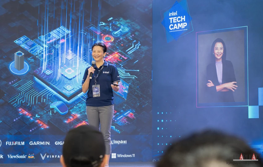 ba-yen-nee-goh Bà Yen Nee Goh, Giám đốc quốc gia Intel Việt Nam và Indonesia chia sẻ tại sự kiện. Ảnh: TIỂU MINH