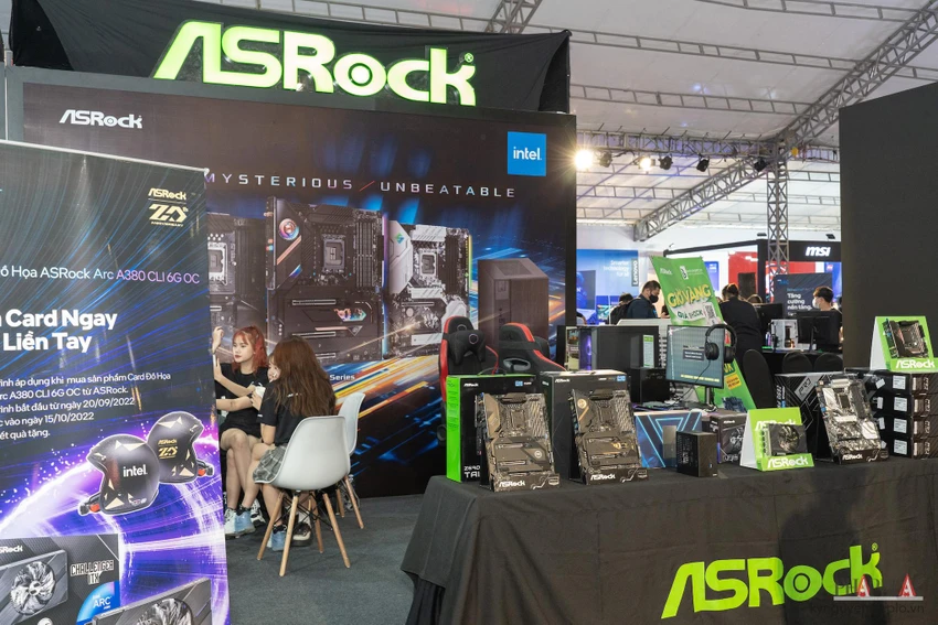 Gian hàng của ASRock. Ảnh: TIỂU MINH Gian hàng của ASRock. Ảnh: TIỂU MINH