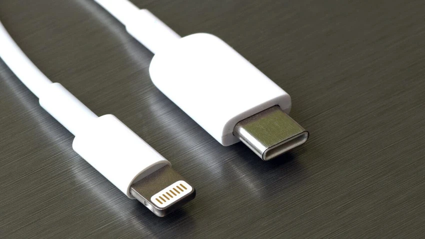 iPhone sử dụng cổng kết nối Lightning độc quyền. Ảnh: Internet