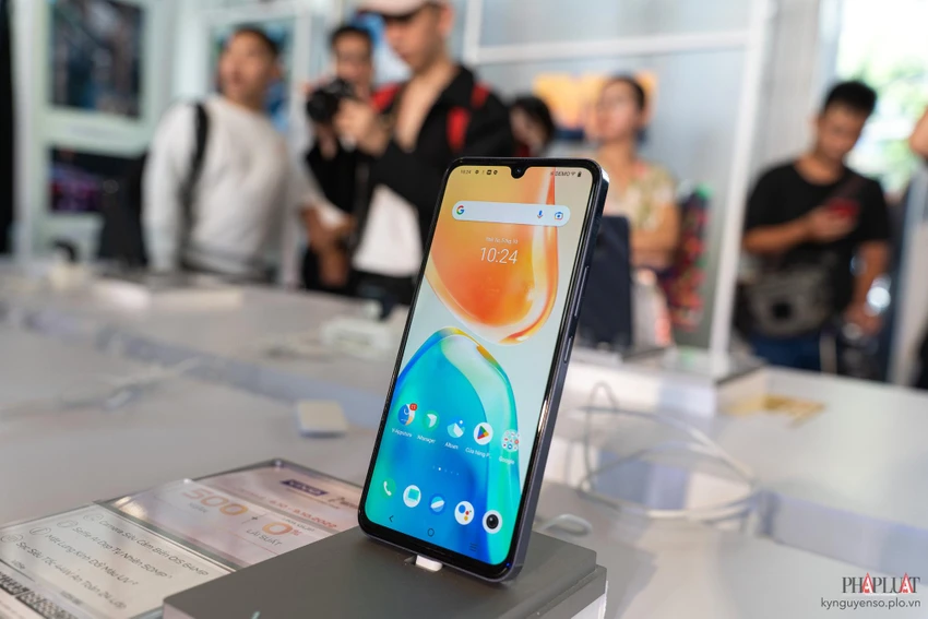 vivo-v25-series vivo V25 series sử dụng mặt lưng chuyển sắc. Ảnh: TIỂU MINH