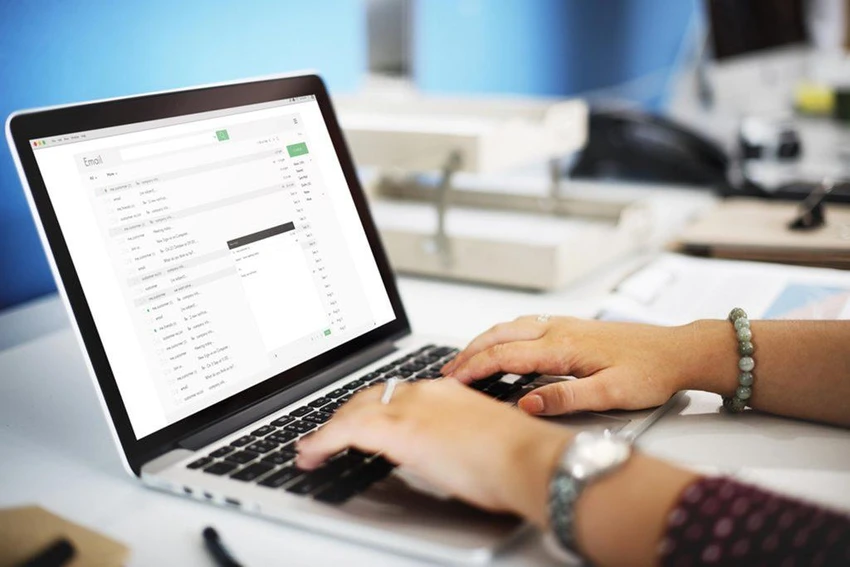 tra-loi-email Trả lời email nhanh sẽ giúp bạn phát triển sự nghiệp tốt hơn