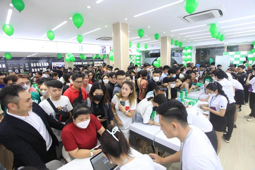 Những con số kỷ lục này cho thấy nhu cầu rất lớn của người dùng Việt với dòng sản phẩm mới của Apple, đặc biệt iPhone 14 Pro Max. Ảnh: TIỂU MINH