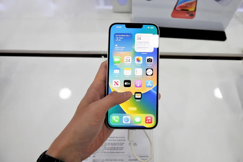 iphone-14-plus iPhone 14 Plus có màn hình lớn 6,7 inch