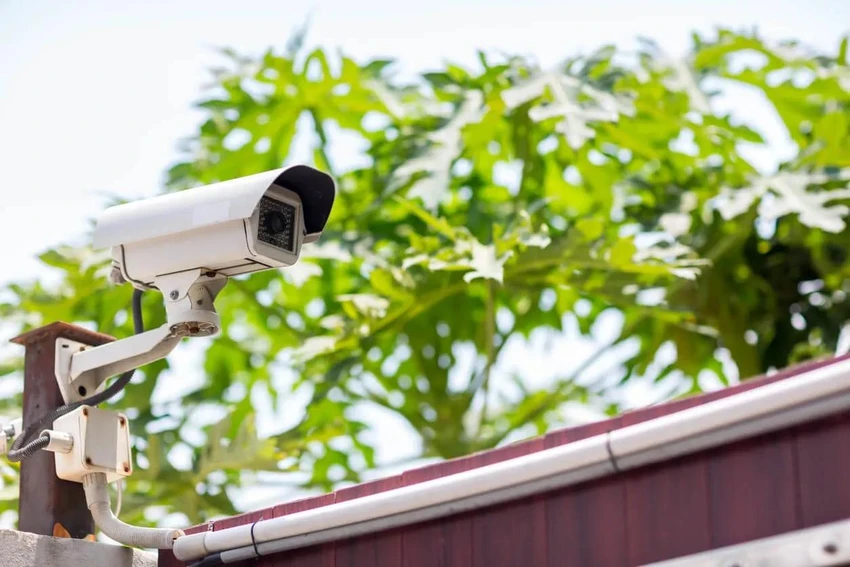 không lắp đặt camera hướng sang nhà hàng xóm