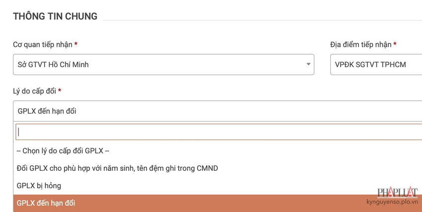 Lựa chọn cơ quan tiếp nhận, địa điểm tiếp nhận và lý do cấp đổi tương ứng. Ảnh: MINH HOÀNG