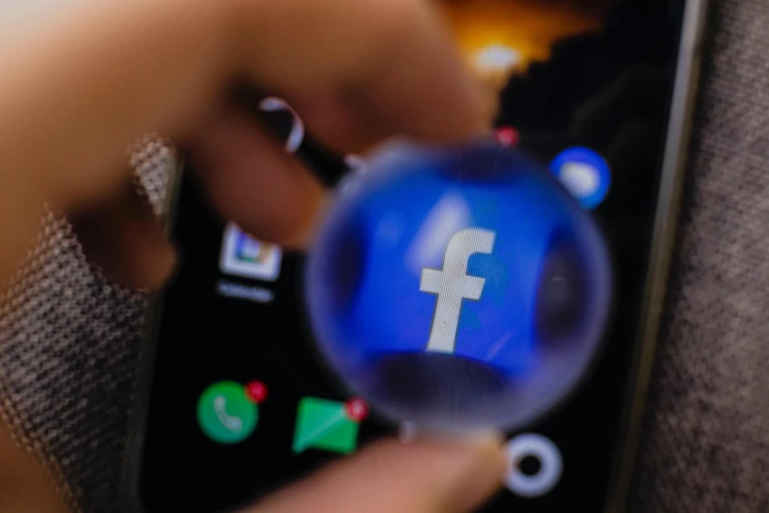 dang-bai-facebook-nen-co-hinh-anh-hoac-video Đăng bài trên Facebook nên có hình ảnh hoặc video. Ảnh: Pexels