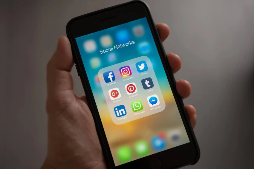 khung-gio-dang-bai-len-facebook-anh-huong-den-kha-nang-tiep-can Khung giờ đăng bài lên Facebook ảnh hưởng lớn đến khả năng tiếp cận. Ảnh: Pexels