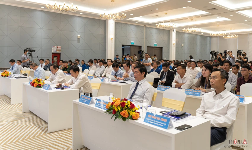 hoi-thao-ung-dung-tri-tue-nhan-tao-trong-linh-vuc-hanh-chinh-cong Hội thảo diễn ra sôi động với nhiều bài báo cáo tổng kết và tham luận. Ảnh: TIỂU MINH