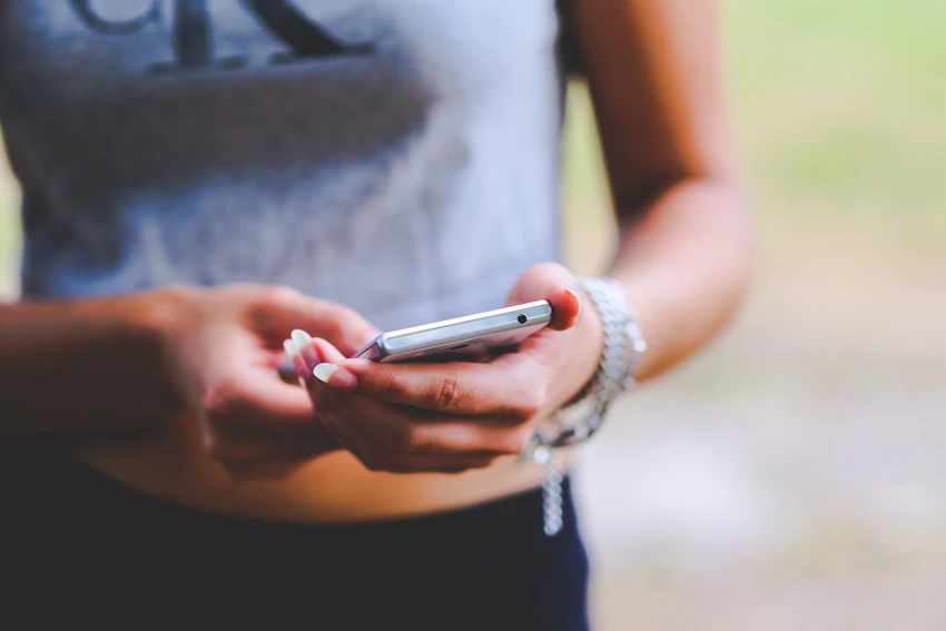 Facebook, Messenger… từ lâu đã nổi tiếng là những ứng dụng “ngốn” pin hàng đầu trên điện thoại. Ảnh: Pexels