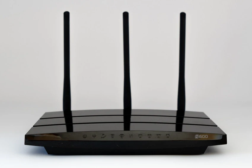 khong-nen-rut-phich-cam-dien-router không nên rút điện phích cắm điện router