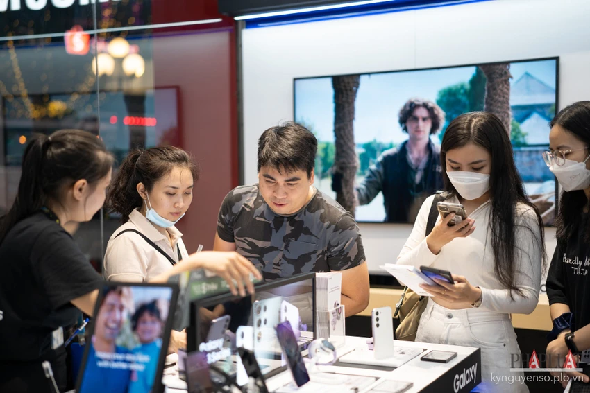 S23 Ultra sẽ cạnh tranh trực tiếp với iPhone 14 Pro Max. Ảnh: TIỂU MINH