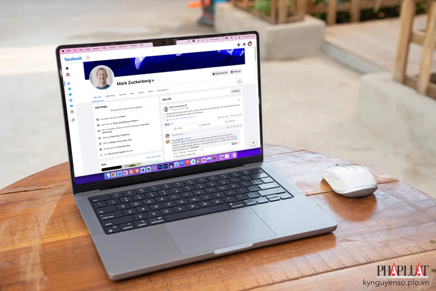 Facebook bắt đầu thu phí người dùng thông qua việc bán tick xanh. Ảnh: TIỂU MINH