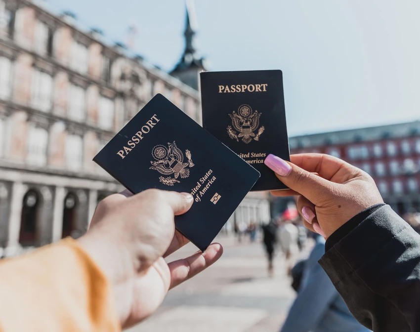 cach-lam-ho-chieu-gan-chip Hộ chiếu gắn chip mang đến nhiều tiện ích. Ảnh: Unsplash