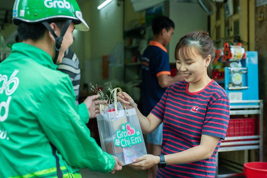 grab tặng quà cho tài xế nữ
