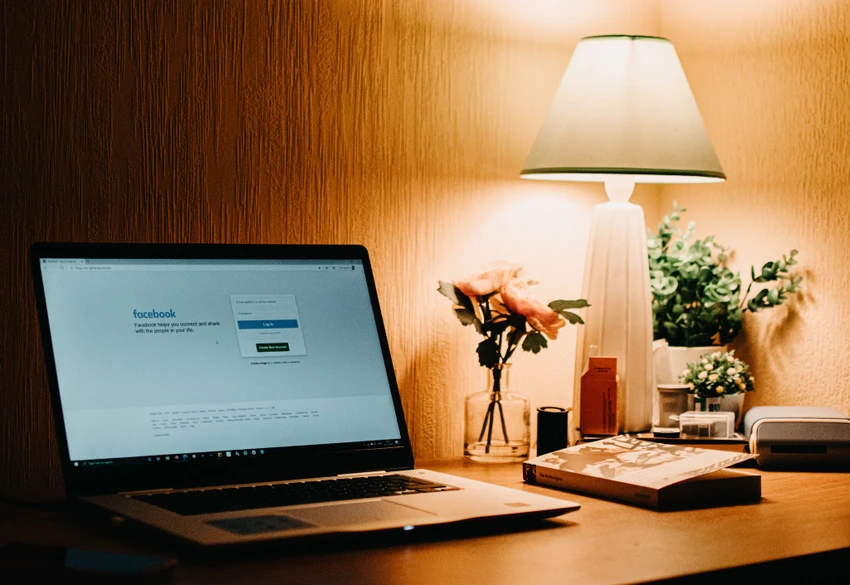 cach-su-dung-facebook-de-phat-trien-nghe-nghiep Cách sử dụng Facebook để phát triển nghề nghiệp. Ảnh: Pexels