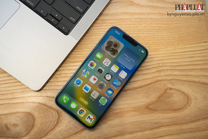 iphone-khong-con-la-bieu-tuong-cua-su-sang-chanh iPhone không còn là biểu tượng của sự sang chảnh. Ảnh: TIỂU MINH