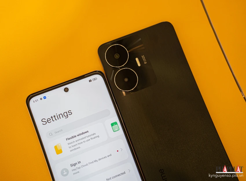Hệ thống camera kép 64 MP và 2 MP. Ảnh: TIỂU MINH