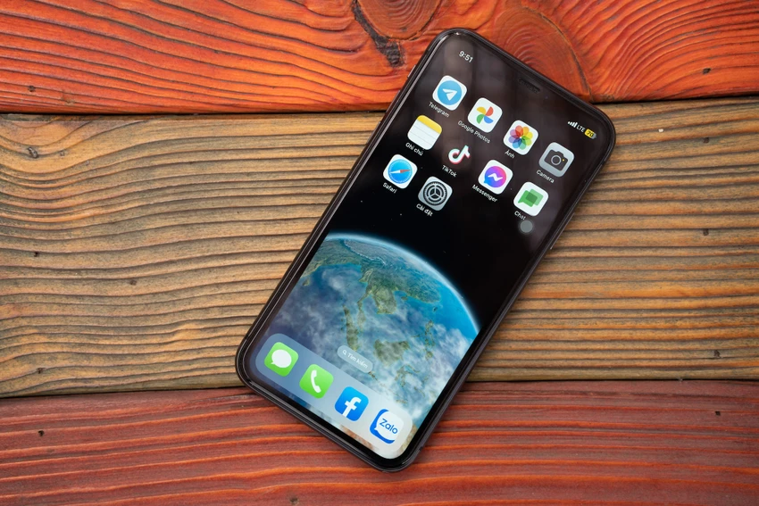 iphone-11 iPhone 11 vẫn thể hiện sức hút mạnh mẽ sau hơn 3 năm ra mắt. Ảnh: TIỂU MINH