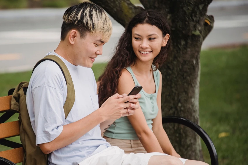 hen-ho-o-nhung-noi-cong-cong Hãy hẹn hò ở những nơi công cộng. Ảnh: Pexels