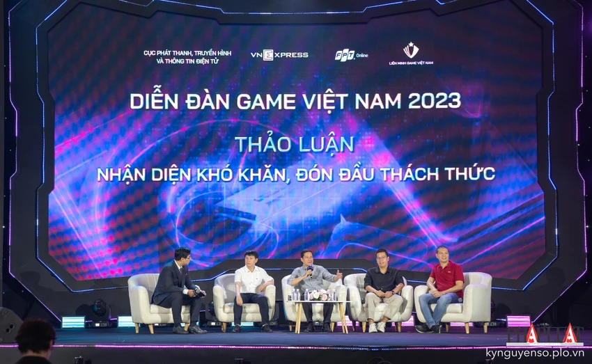 cach-phat-trien-nganh-game-viet-nam Các diễn giả chia sẻ khó khăn, thuận lợi và cách phát triển ngành game Việt Nam. Ảnh: TIỂU MINH