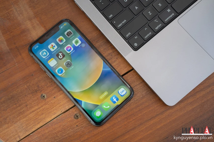 iPhone 11 hiện chỉ còn khoảng 10 triệu đồng. Ảnh: TIỂU MINH