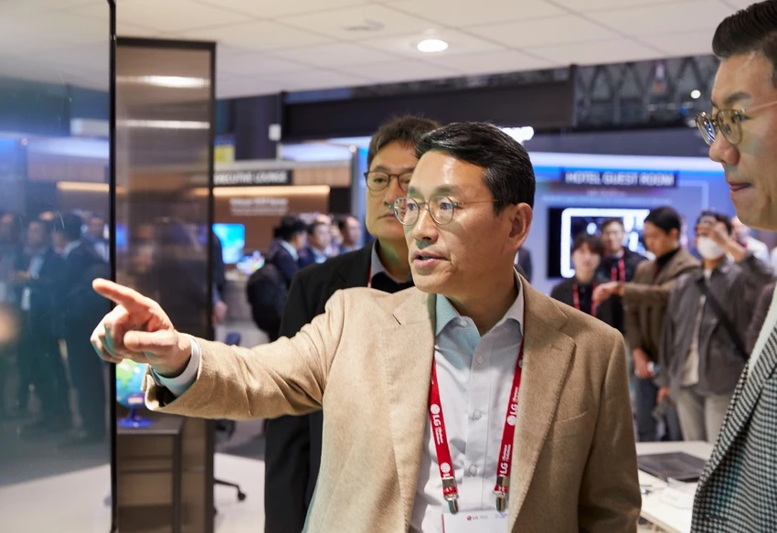 ceo-lg-tham-cac-nha-may-tai-viet-nam CEO LG thăm các nhà máy tại Việt Nam, khẳng định châu Á là thị trường chiến lược. Ảnh: LG