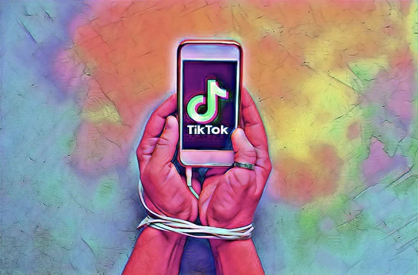 Nhiều người tìm kiếm sự thỏa mãn trên TikTok, bất chấp tất cả để câu view. Ảnh: Gurwinder/The Prism